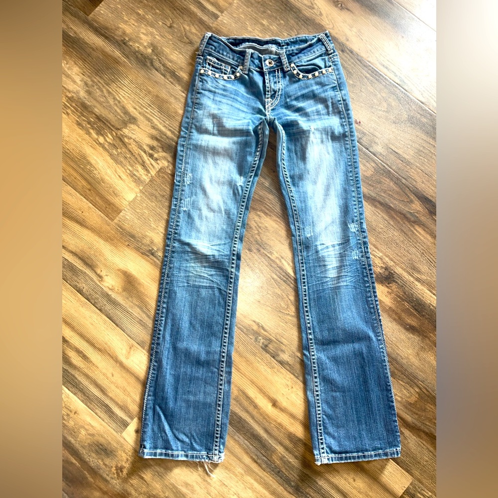 Women’s 26x35 Tuff jeans. In excellent condition besides some minor boot wear.